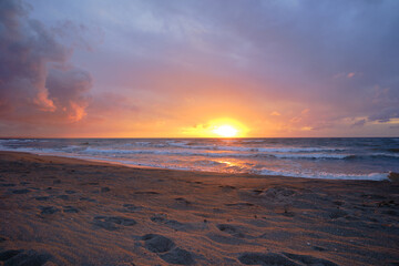 Fototapeta premium Quiet beach, Dec 3rd, 2022