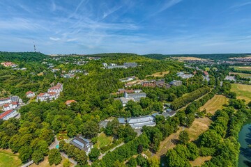 Obraz premium Bad Mergentheim im Taubertal, Kurstadt im nördlichen Baden-Württemberg aus der Luft