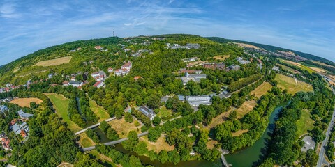Obraz premium Die Kurstadt Bad Merhentheim im nördlichen Baden-Württemberg im Luftbild