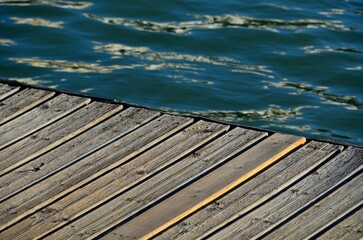 Fototapeta premium Muelle sobre el río Guadalquivir, Sevilla