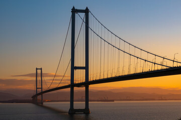 Obraz premium Osman Gazi Bridge (Izmit Bay Bridge). Izmit, Kocaeli, Turkey. at the sunset