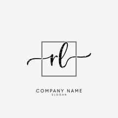 Initial letter logo with a minimal and simple style	