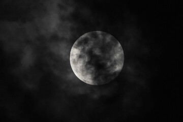 Obraz na płótnie Canvas full moon covered by clouds