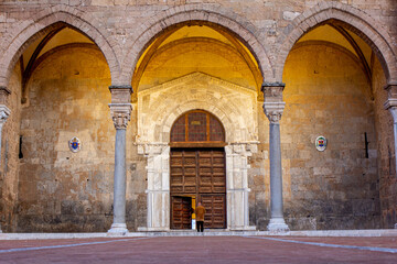 entrance to the church of the holy sepulchre