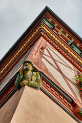 Obraz premium Fassade des historischen Rathauses mit Figur, Schwabach, Deutschland