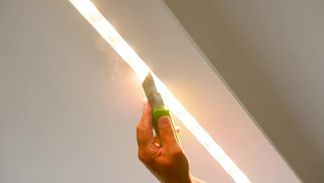 Mounting a diode lighting strip in the ceiling. Moving to a new house concept