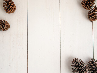Fundo de Madeira Branca com Pinhas
