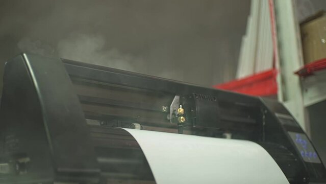 the plotter smoked during operation and broke down. High quality Full HD video recording. slow motion video