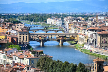Fototapeta na wymiar Bridges in Firenze, Italy. The Ponte Vecchio over Arno river. 