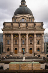 Fototapeta premium Bavarian Government Building with the Tomb of the Unknown Soldier in Munich Germany