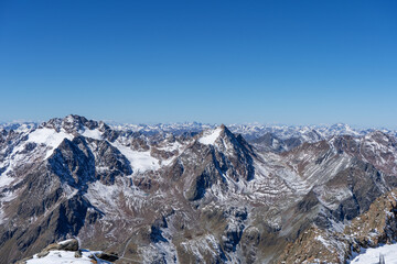 Aussicht auf die österreichischen Alpen von der Wildspitzbahn