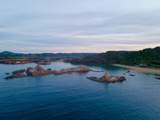 Fototapeta premium 4k drone aerial views of pristine beaches on the coast of Europe