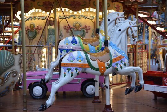 Chevaux de bois au man&egrave;ge
