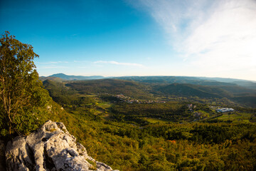 Naklejka premium Mountain valley at sunset