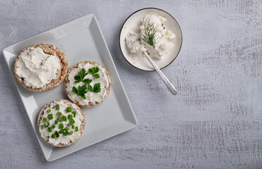 Curd sandwiches with fresh herbs. Crispbread toast with cottage cheese