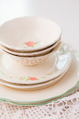 Porcelain plates and bowl