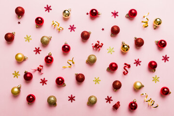 Christmas composition. a pattern of christmas balls on colored background. Flat lay, top view New year decor