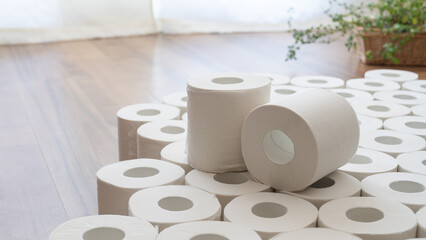 たくさんのトイレットペーパー