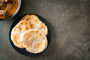 Chicken curry soup with roti