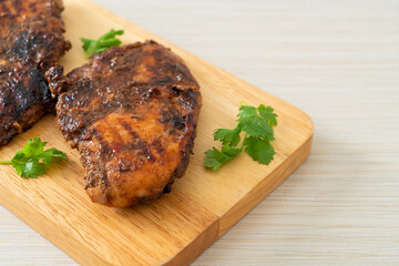 spicy grilled jamaican jerk chicken