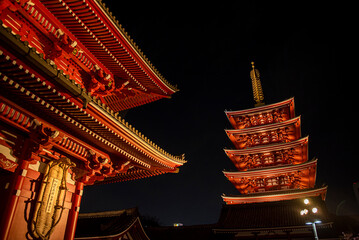 東京浅草　浅草寺宝蔵門と五重塔
