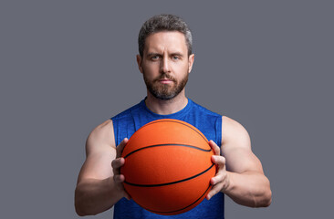 Obraz premium sportive athlete man basketball player isolated on grey background. athlete man basketball player