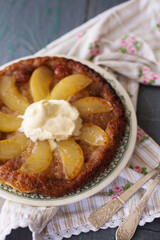Tart tatin with pear and caramel with ice cream