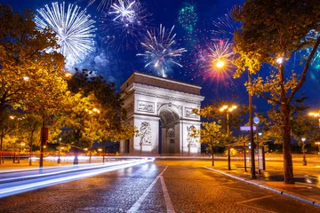 Photo sur Plexiglas Paris New Year fireworks display over the Arc de Triomphe in Paris. France