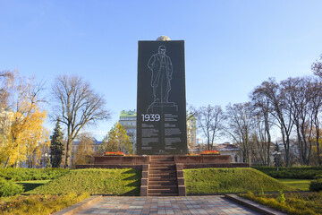 Monument to Taras Shevchenko in Shevchenko Park in war time in Kyiv, Ukraine	
 - obrazy, fototapety, plakaty