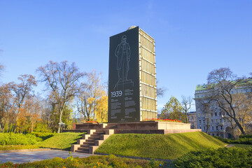 Monument to Taras Shevchenko in Shevchenko Park in war time in Kyiv, Ukraine - obrazy, fototapety, plakaty