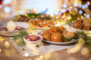 Święta Bożego Narodzenia, wigilijne tradycyjne  potrawy na stół. Polska kolacja świąteczna. - obrazy, fototapety, plakaty