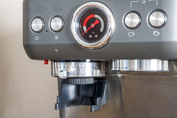 An exquisite fully automatic pressurized coffee machine
