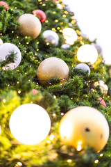 Obraz na płótnie Canvas christmas tree with decorations background