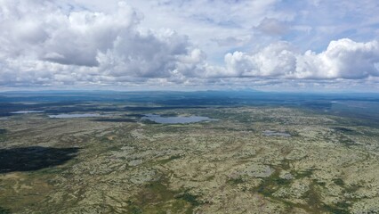 Lacs et chute d'eau dans le parc national de Fulufjället à la frontière entre la suède et la Norvège	