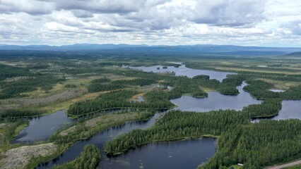 survol des lacs suédois dans la région de Dalécarlie, Scandinavie