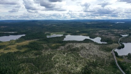 survol des lacs suédois dans la région de Dalécarlie, Scandinavie