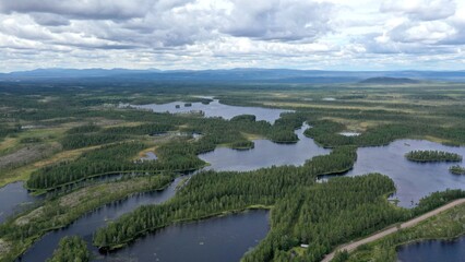 Fototapeta na wymiar survol des lacs suédois dans la région de Dalécarlie, Scandinavie