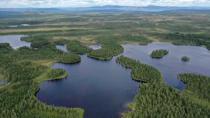 survol des lacs suédois dans la région de Dalécarlie, Scandinavie