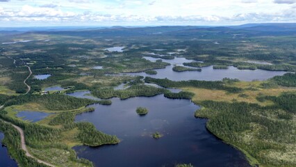 survol des lacs suédois dans la région de Dalécarlie, Scandinavie