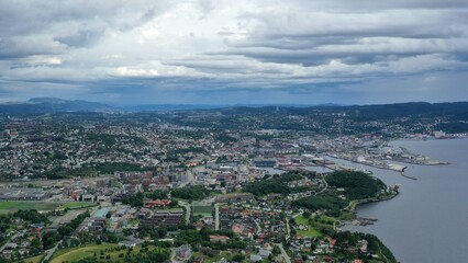 Fototapeta na wymiar port et fjord de Trondheim en Norvège 