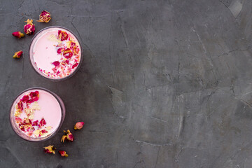 Obraz na płótnie Canvas Pink red velvet latte tea or coffee. Cold healthy drink