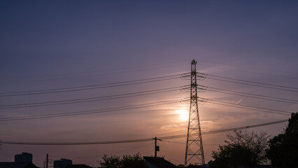 日本の夕暮れ｜鉄塔のシルエット