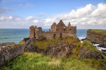 Dunluce Castle - burg über dem atlantik in irland