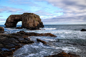 Fototapeta na wymiar Fels in der Brandung am Nord Atlantic Way - Irland - Great Pollet Sea Arch