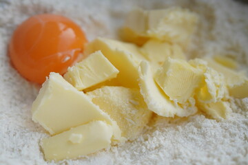 小麦粉とバターと卵　