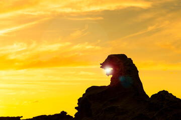 【秋田県】男鹿半島のゴジラ岩
