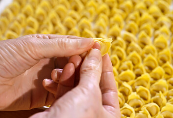 Piegatura dei tortellini