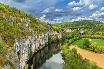 Fototapeta na wymiar Rocky shore of Lot river, France