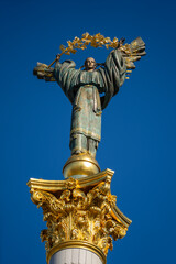 Fototapeta na wymiar Independence monument in Kiev, Ukraine. This is a statue of an angel, made of copper, and gold plated, standing on a tall pillar, in the center of Kiev, Ukraine.