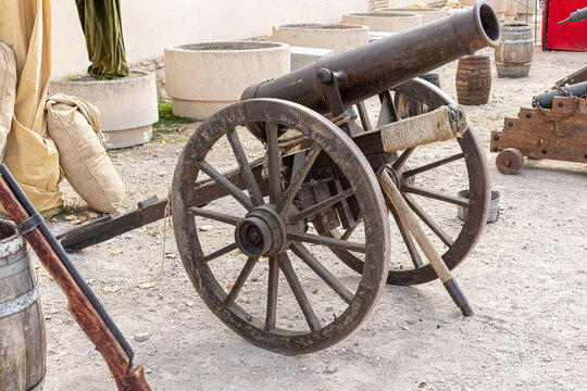 old cannon used by the Spanish army in the 16th century